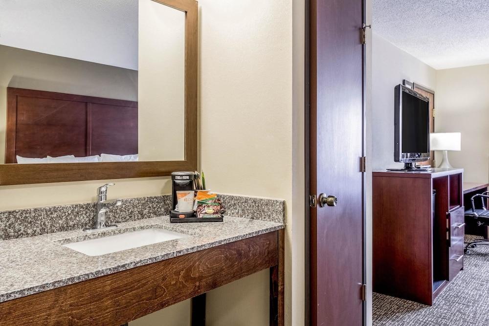 Comfort Inn Norwalk - Sandusky photo 26