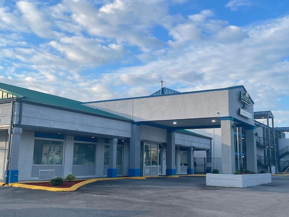 Budgetel Inn & Suites photo 1