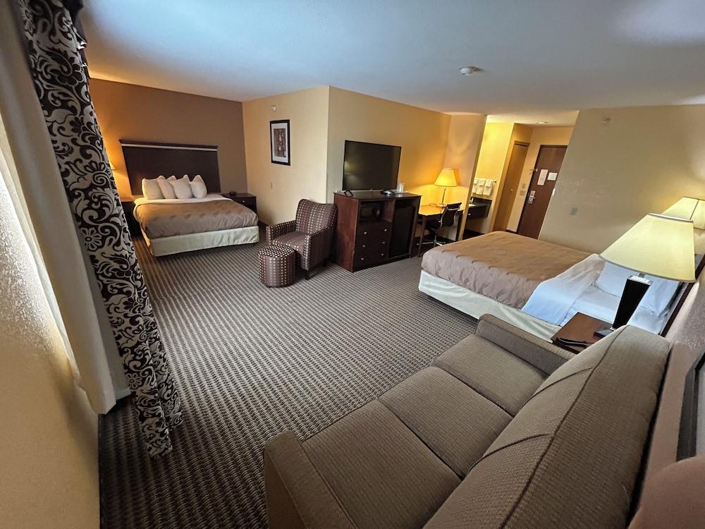Quality Inn & Suites Mount Pleasant photo 23