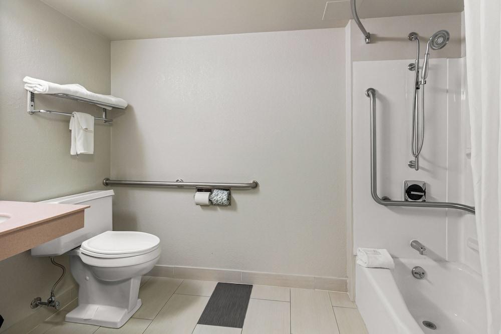 Suburban Studios Altoona photo 31