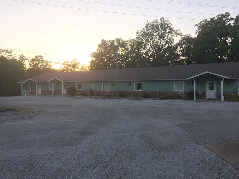 Carlin Villa Motel photo 22