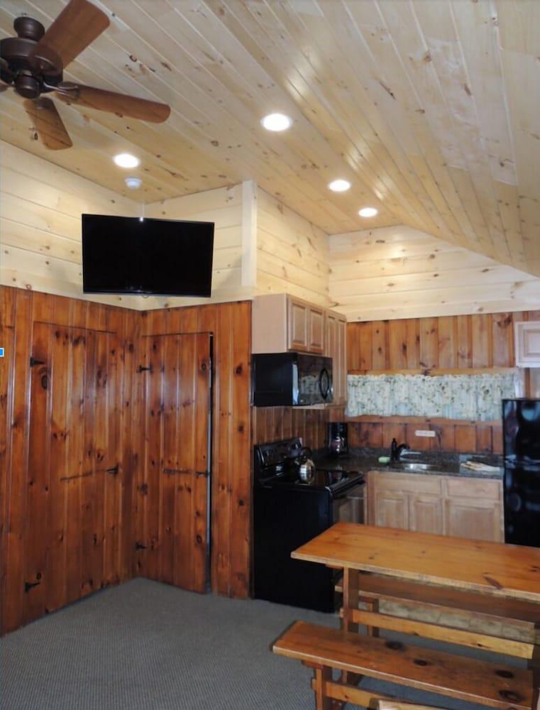 Lake George Diamond Cove photo 31