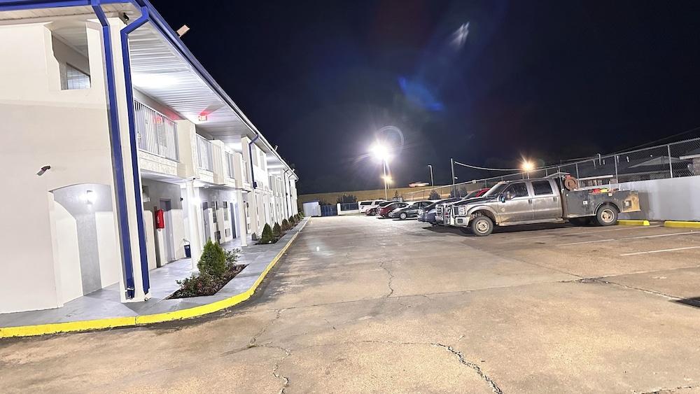 Dreamland Inn and Suites photo 8