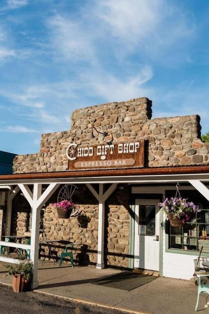 Chico Hot Springs Resort & Day Spa photo 33