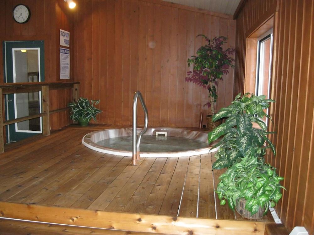Cedar Hill Lodge photo 19