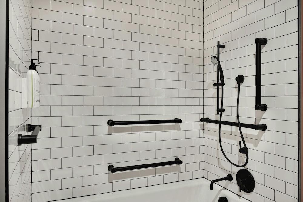 Moxy Charlotte Downtown photo 17