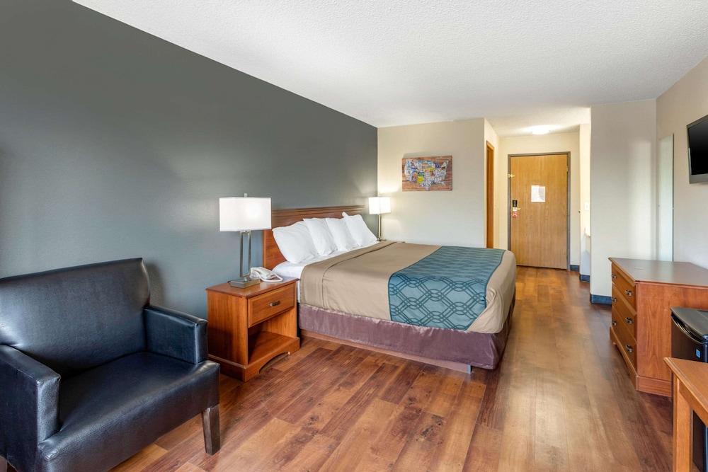 Econo Lodge Longmont East photo 24