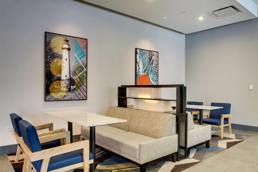 Hyatt House Chicago/Evanston photo 2
