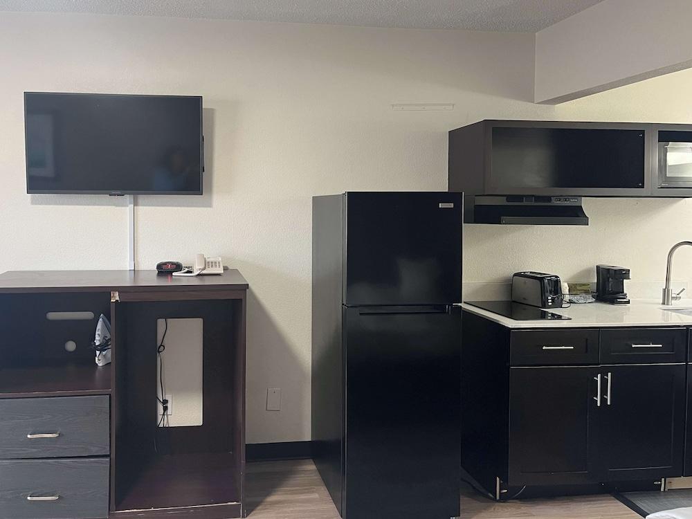 Studio 6 Charlotte, NC – Airport South photo 18