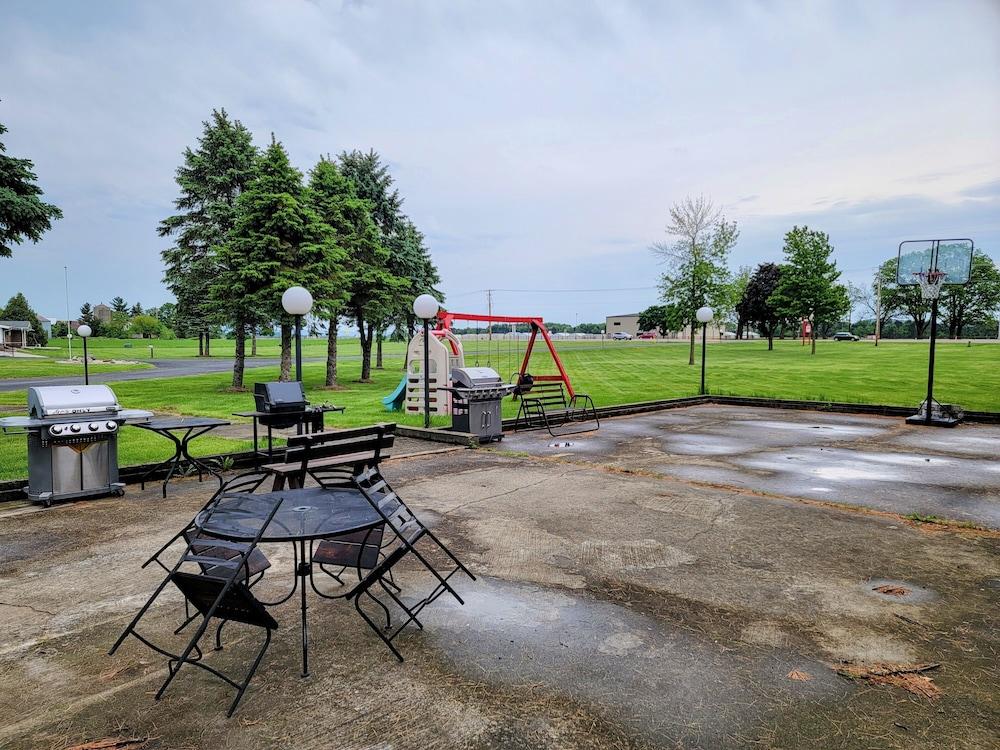 Skyview Motel photo 11