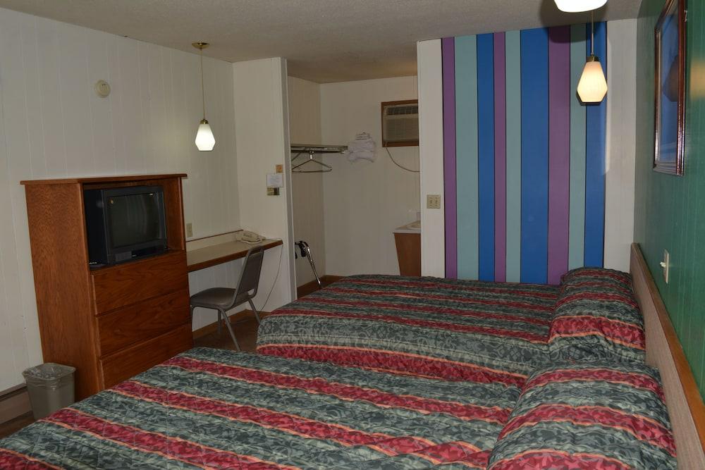 Edgetowner Motel photo 5