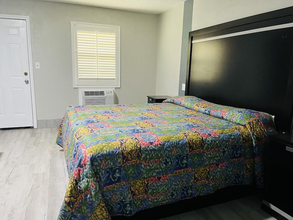 Town House Motel photo 43