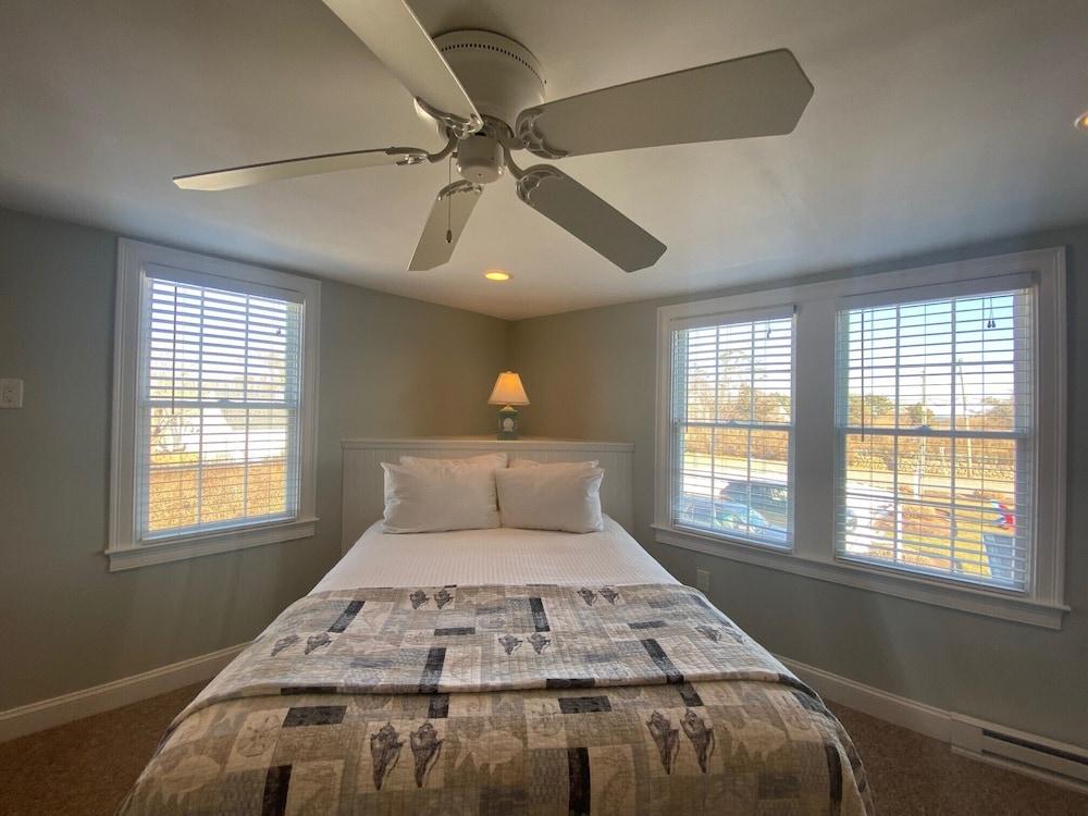 Beach Breeze Inn photo 9