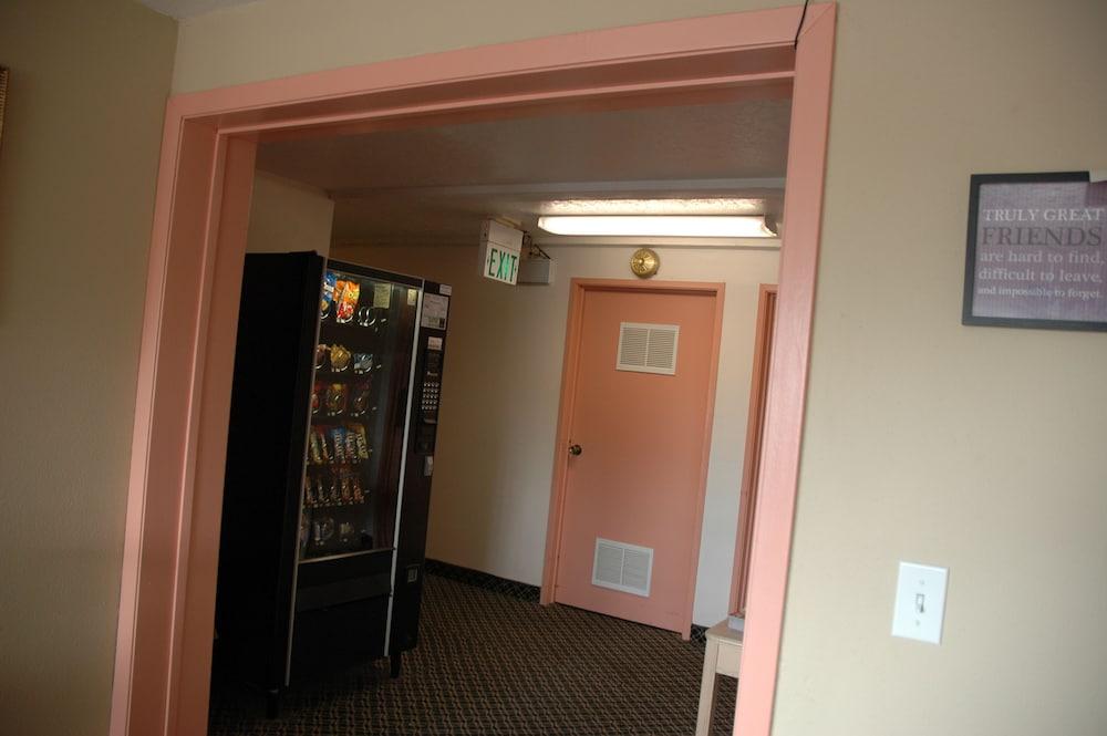Budget Motel photo 29