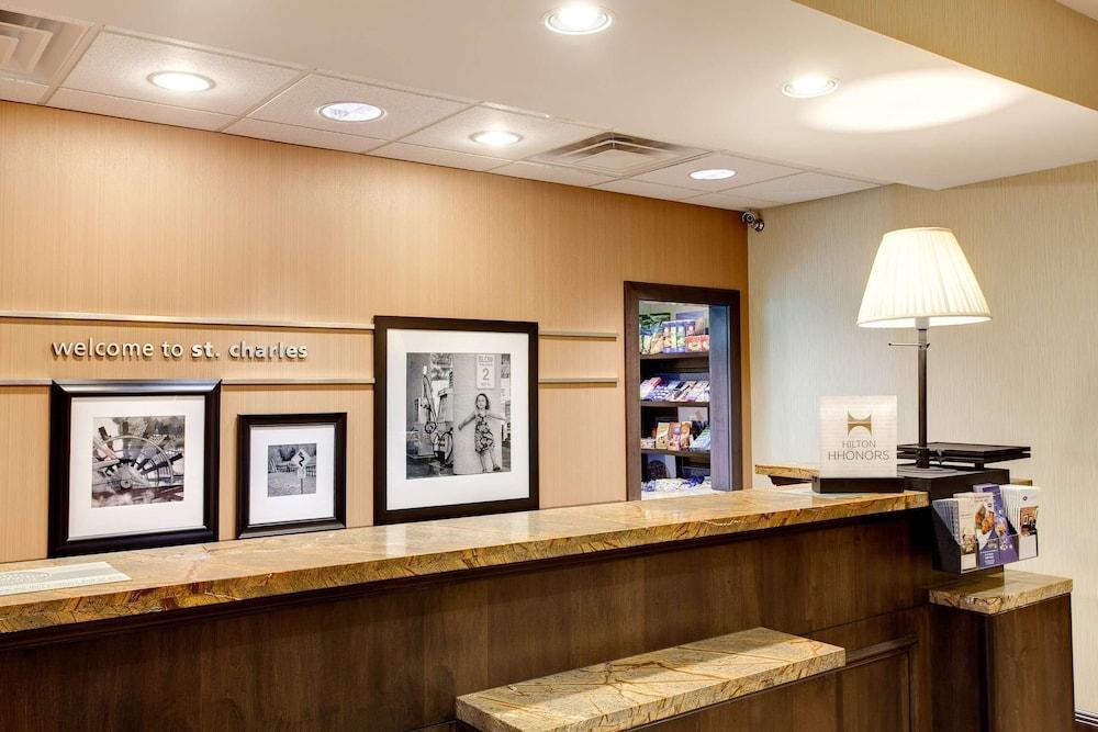 Hampton Inn & Suites Chicago/St. Charles photo 2
