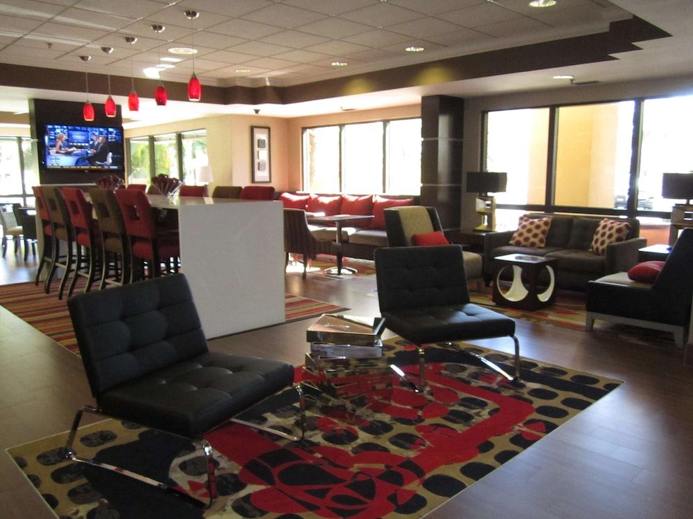 Hampton Inn Fort Myers-Airport & I-75 photo 3