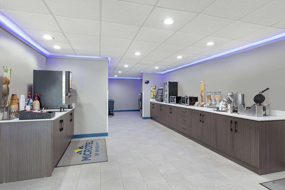 Microtel Inn & Suites by Wyndham Manchester photo 18