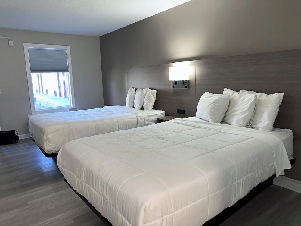 Whaler Inn and Suites photo 28