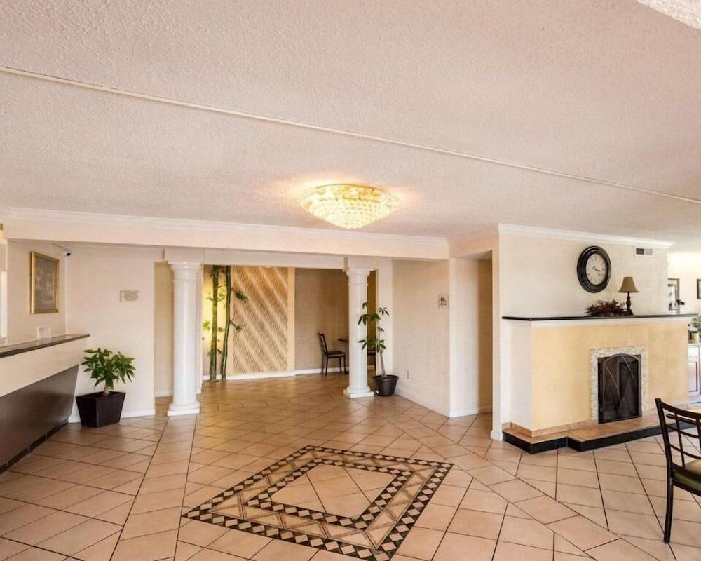 Sunrise Inn & Suites photo 1