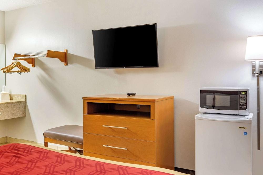 Econo Lodge Creedmoor - Butner photo 14