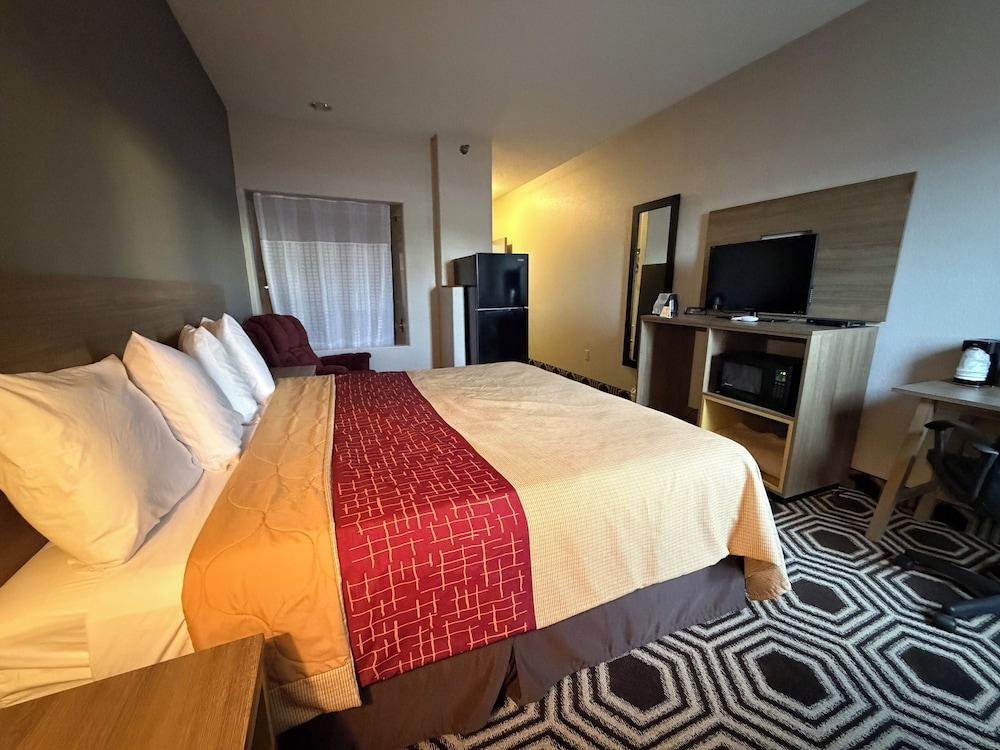 Relax Inn & Suites photo 20