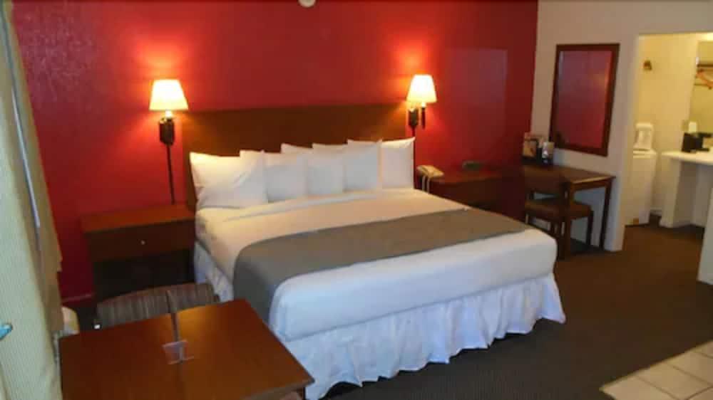 Econo Lodge Inn & Suites Abilene East District photo 10
