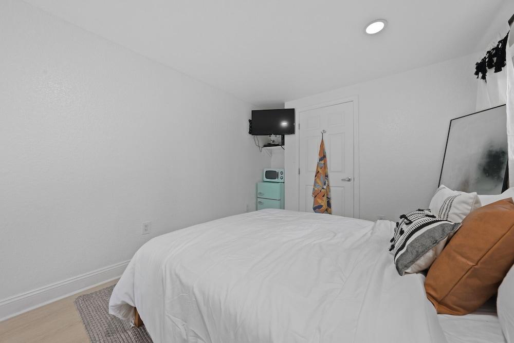 Las Olas Guest House photo 7