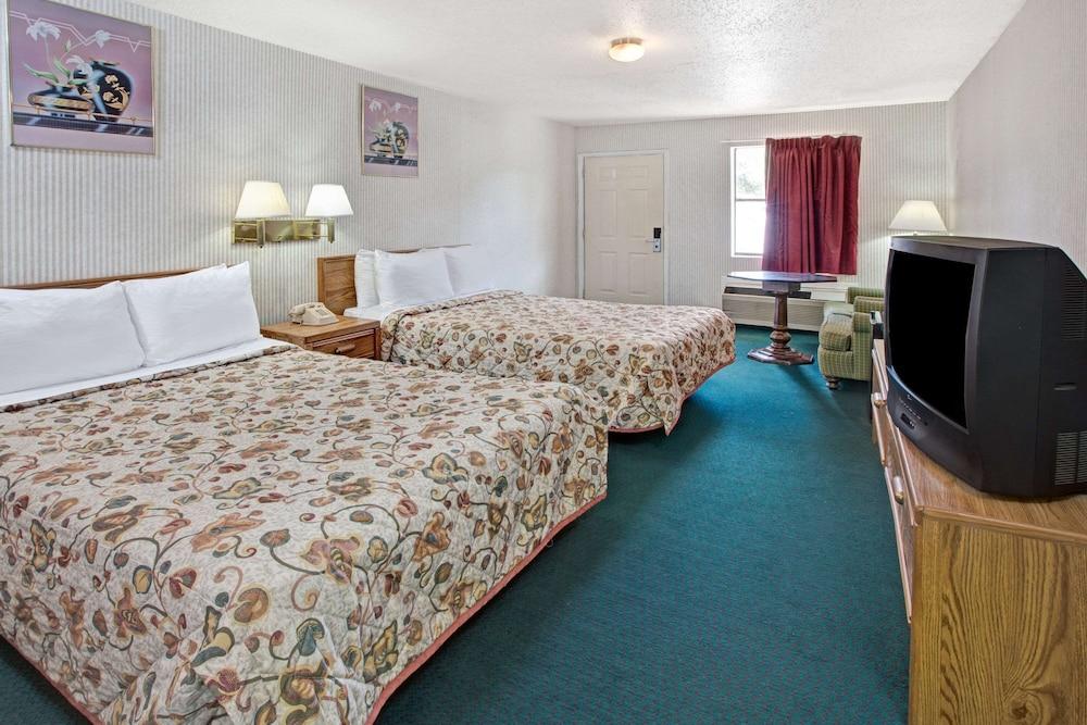 Knights Inn South Houston photo 8