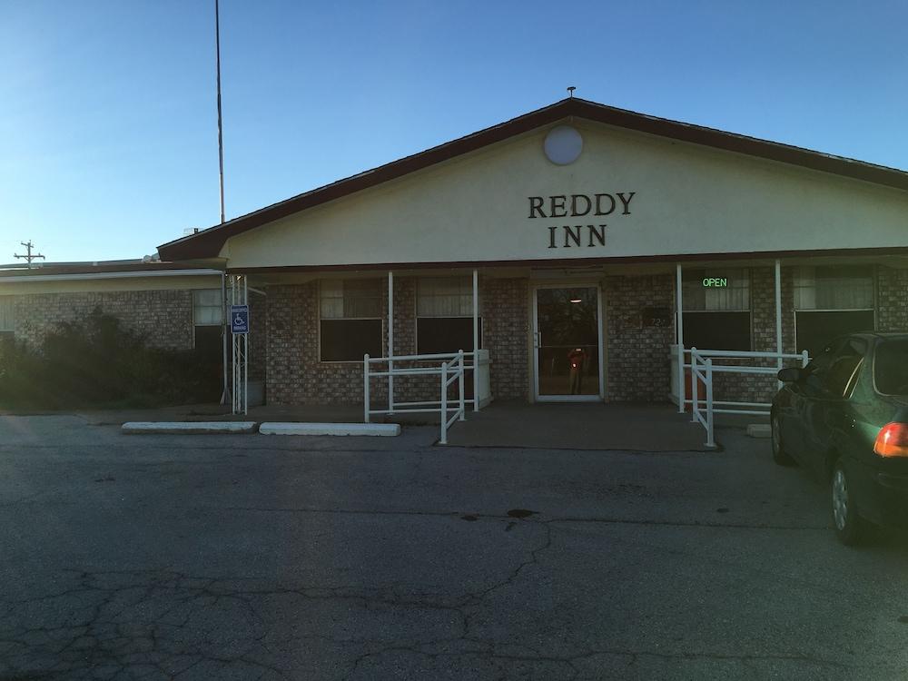 Reddy Inn and Suites photo 1