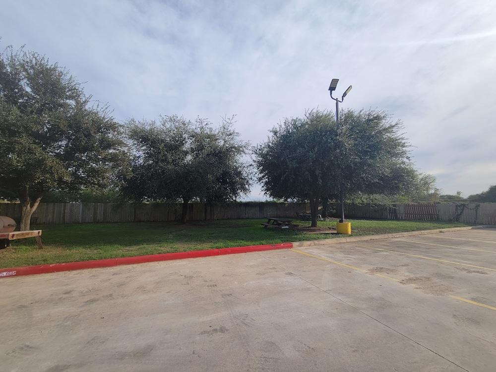 Cotulla Whitten Inn photo 53