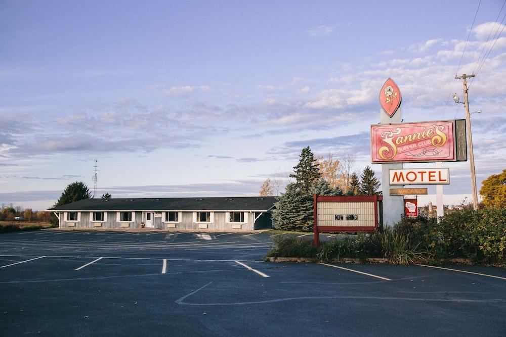 Fannies Supper Club and Motel photo 1