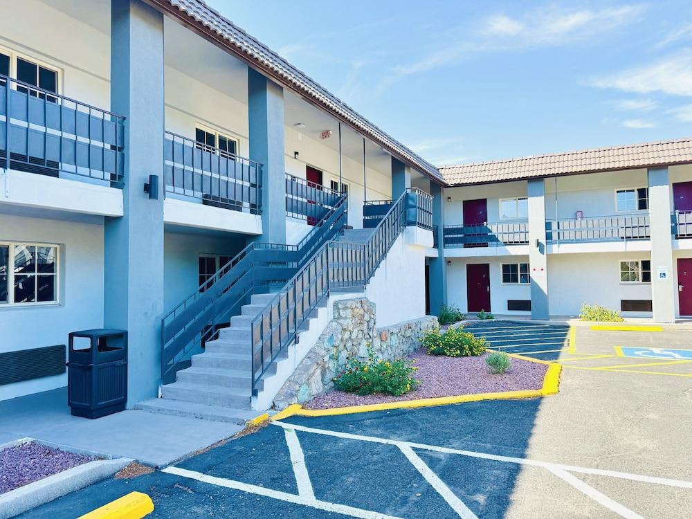 Red Roof Inn Miami, AZ photo 16
