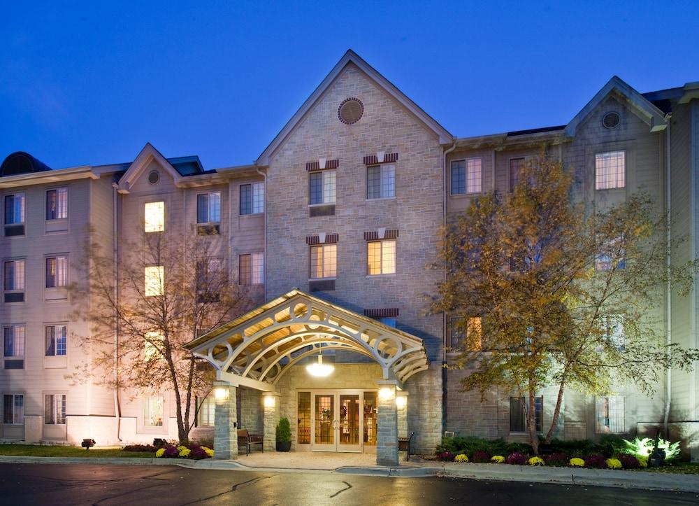 Staybridge Suites Chicago-Oakbrook Terrace by IHG — hotel in Villa Park