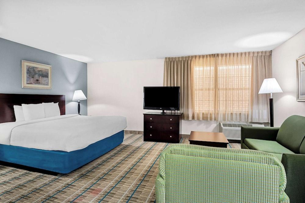 MainStay Suites Addison-Dallas photo 22