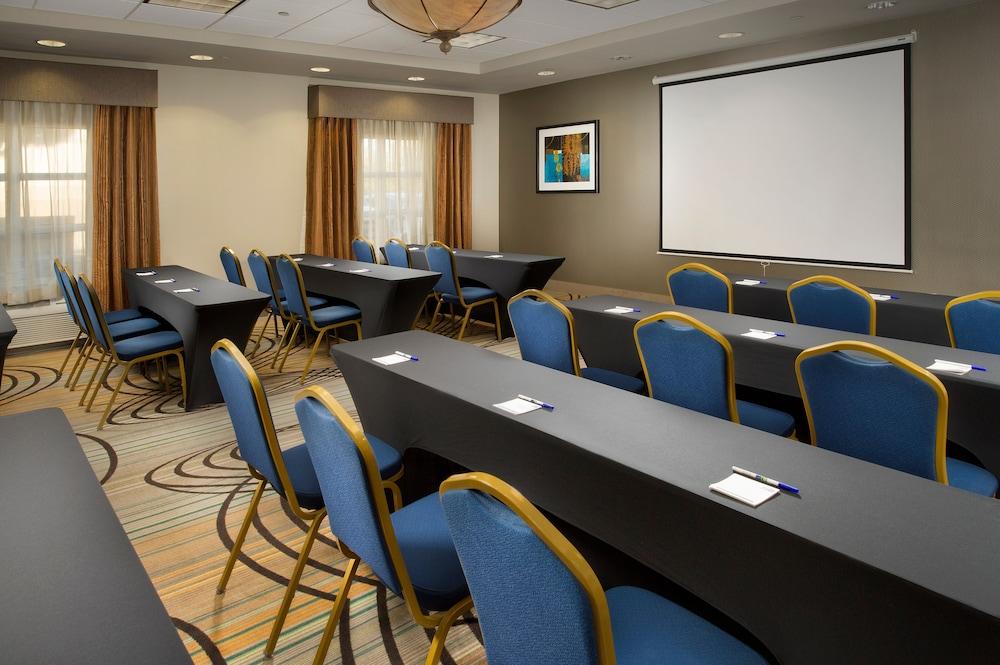 Holiday Inn Express & Suites DFW - Grapevine by IHG photo 36