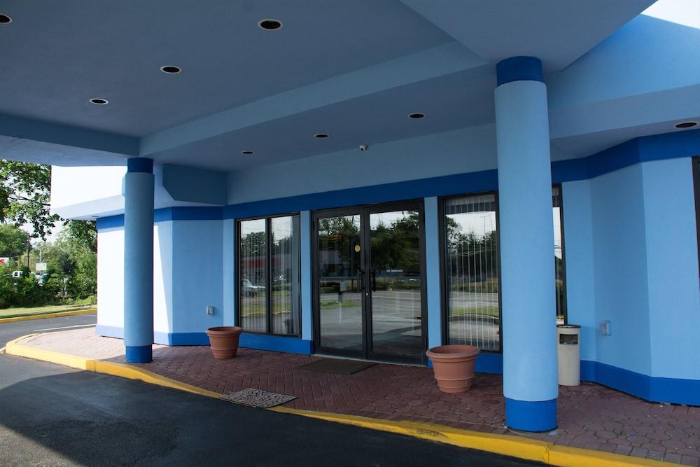 Atlantic Inn & Suites photo 15