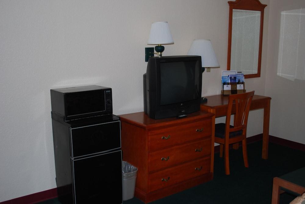 Americas Best Value Inn Lubbock E photo 38