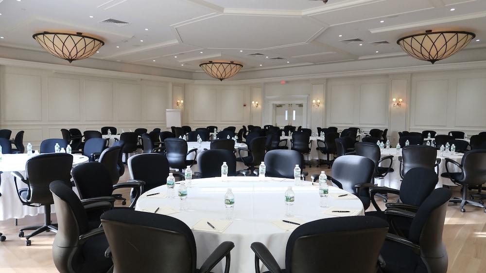 The Mansion at Glen Cove photo 6