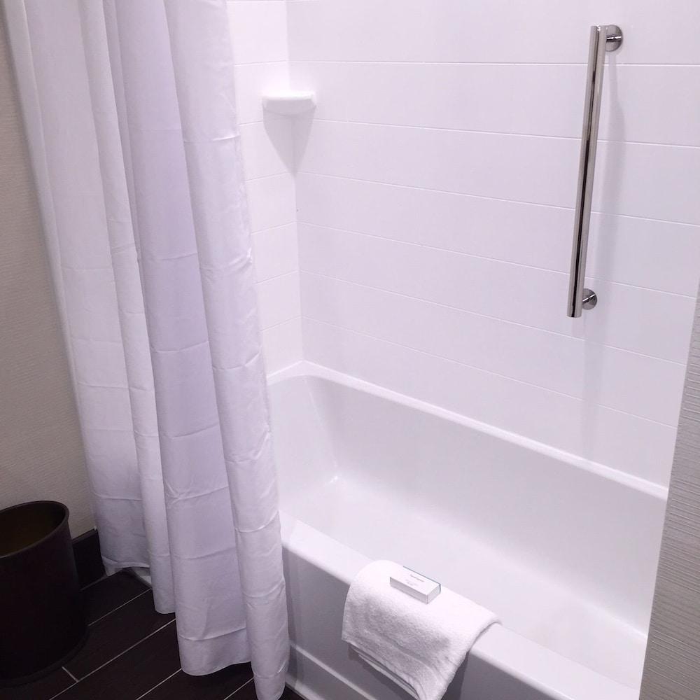 Hampton Inn & Suites Stroudsburg Pocono Mountains photo 16