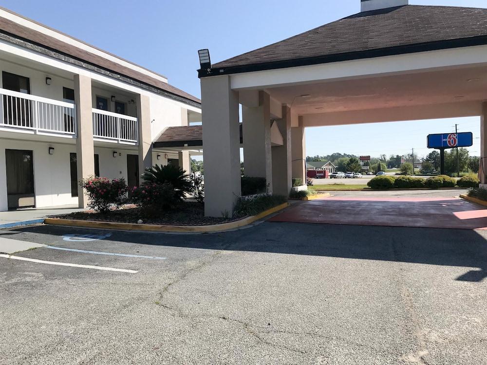 Econo Lodge photo 9