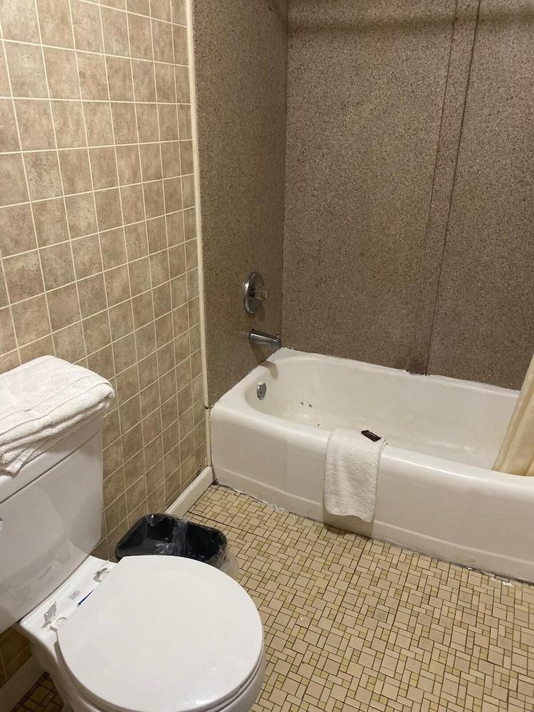 Ivory Tower Motor Inn photo 9