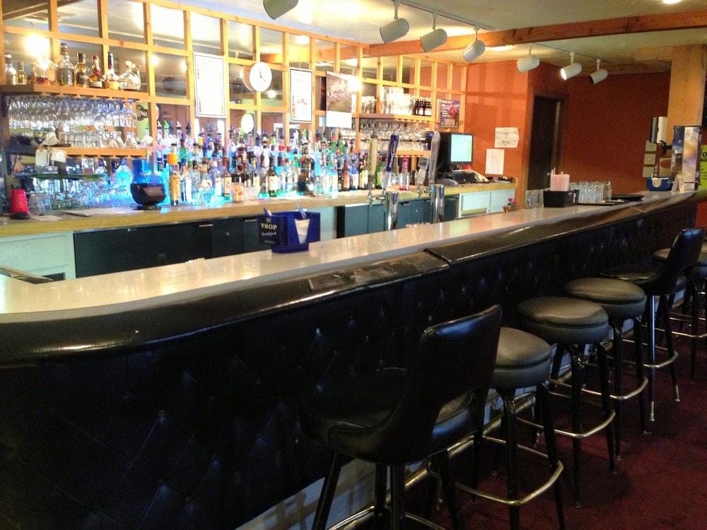 Cedar Inn photo 5