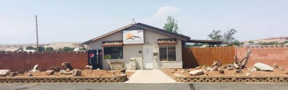Whispering Sands Motel photo 3