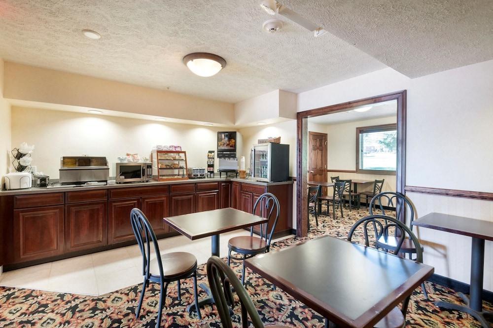 Rodeway Inn & Suites Charles Town photo 15