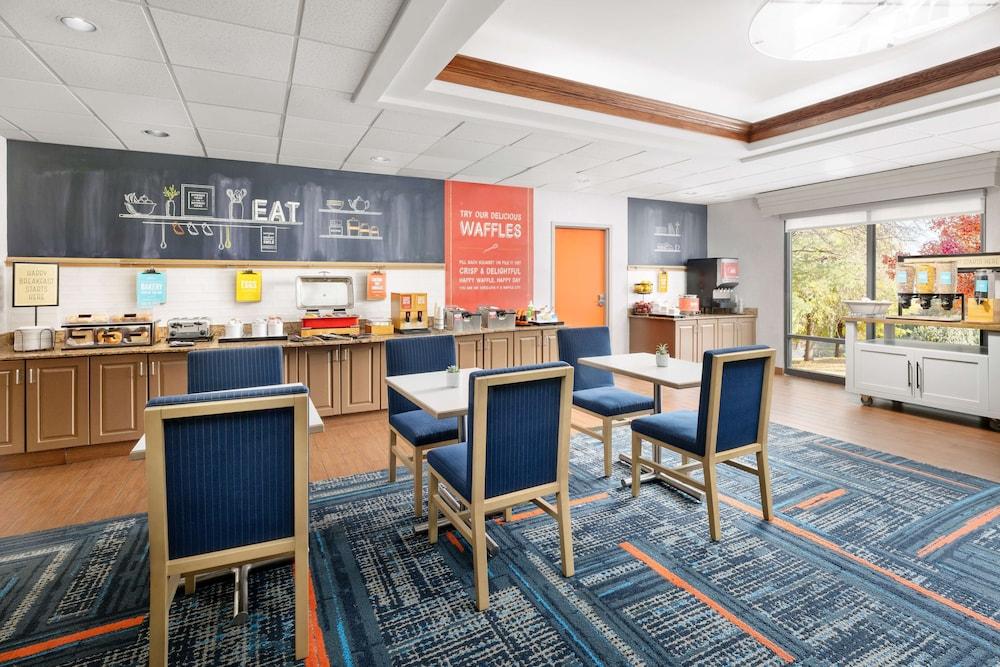 Hampton Inn Columbia photo 10
