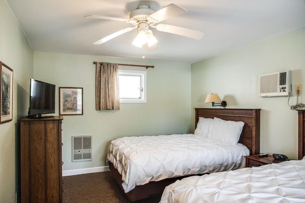 Boxwood Lodge photo 20