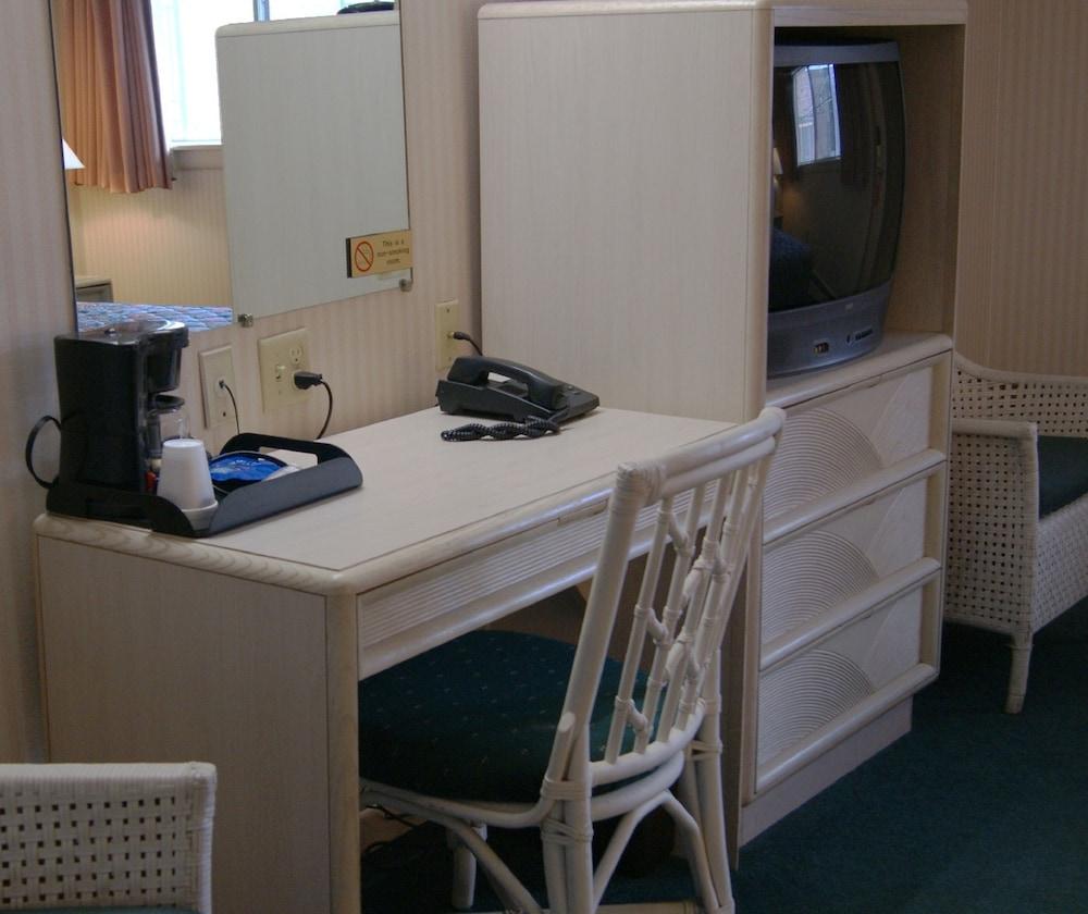 Meadow Court Inn photo 13
