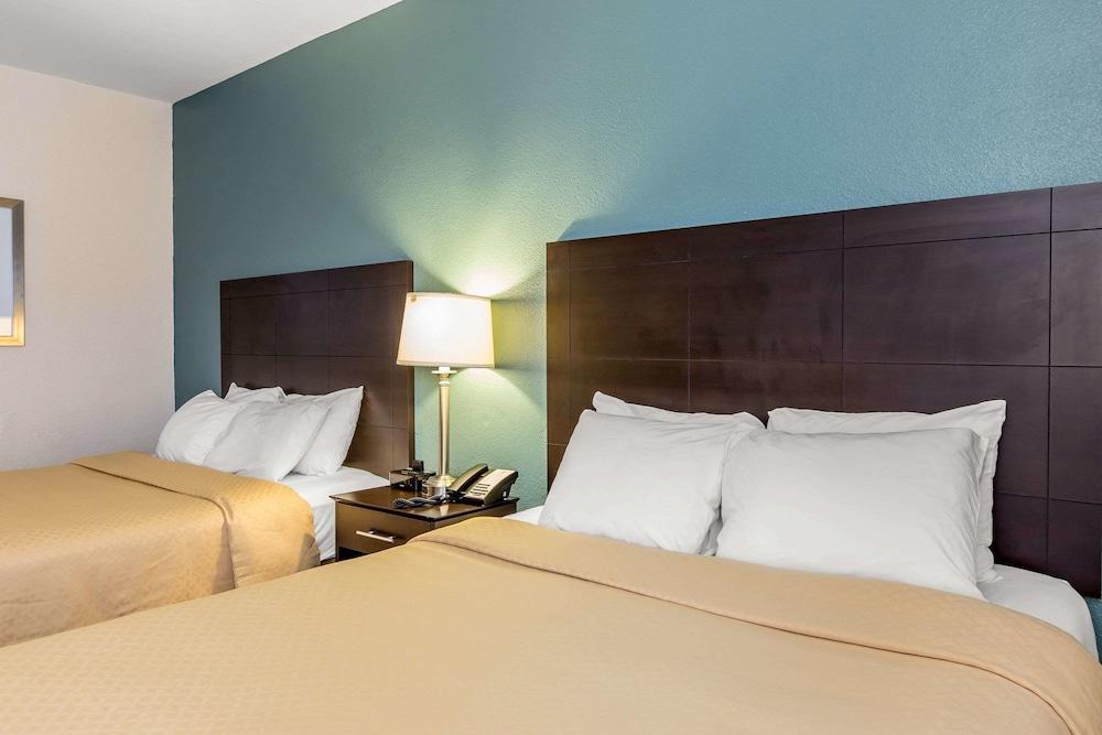 Quality Inn Fitzgerald photo 12
