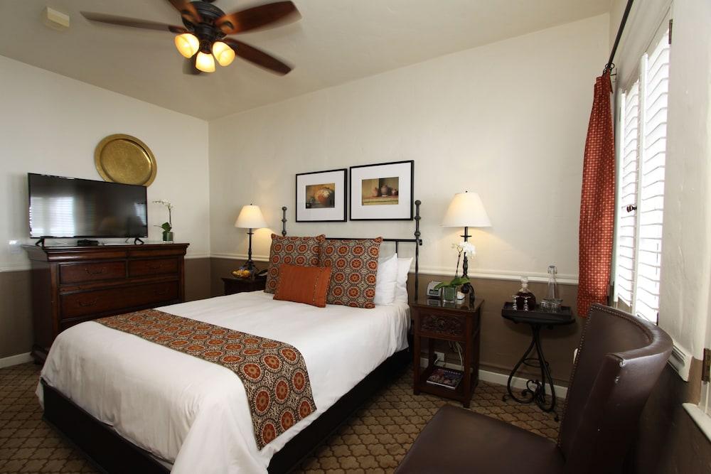 Cypress Inn photo 31