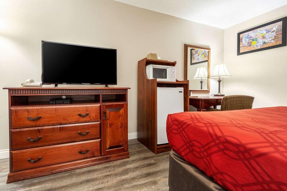 Econo Lodge Lincoln photo 37